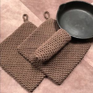 2 cotton potholders 1 cast iron pan handle holder